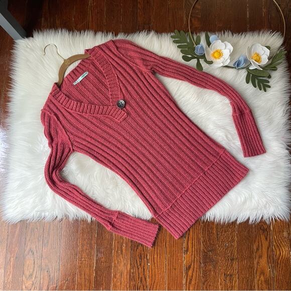 Long Sweater Burnt Red Rust Low V Ribbed with Oversized Button - Picture 1 of 6